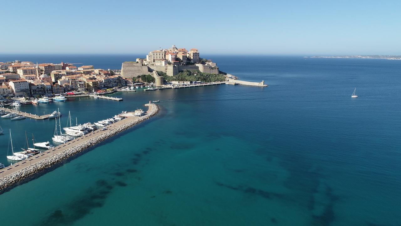 Hotel Les Arbousiers Calvi  Exteriör bild